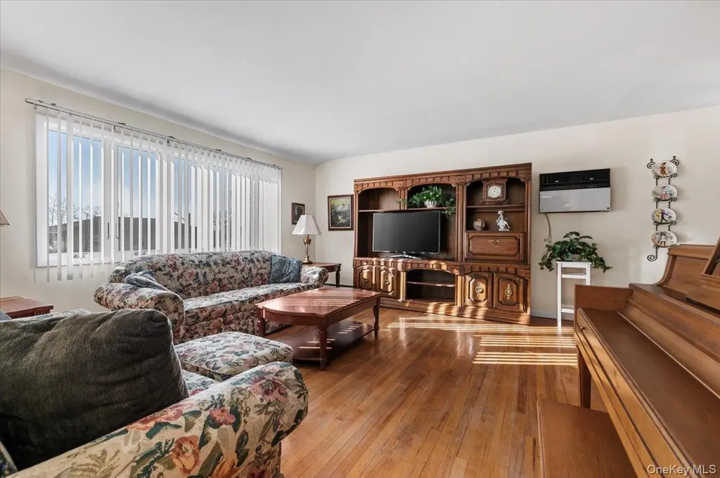 53 Beaumont Drive Plainview NY 11803