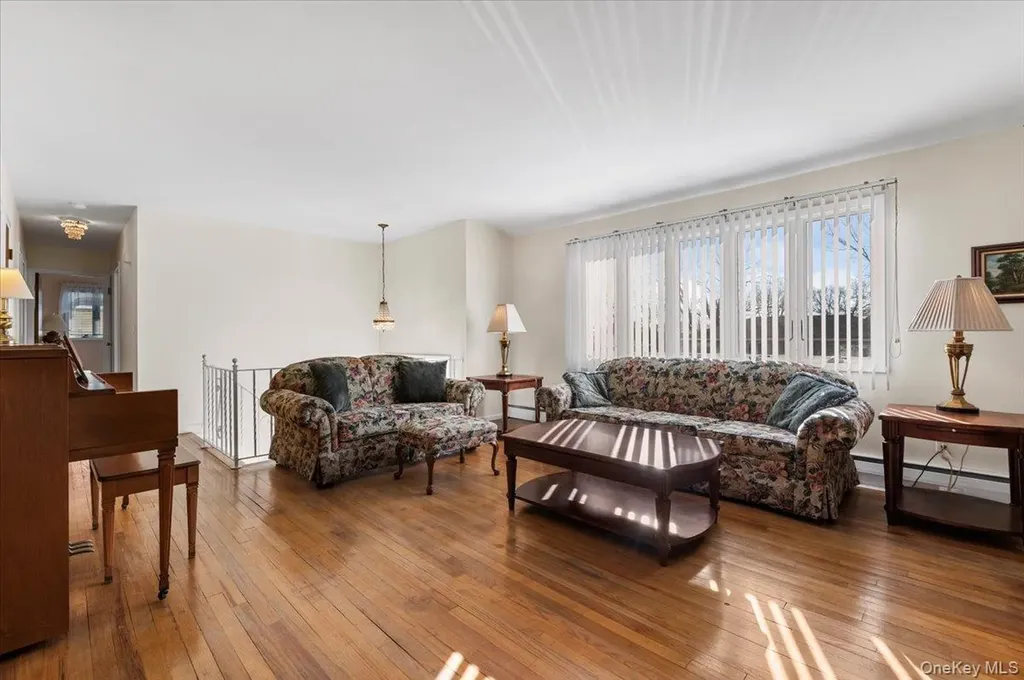 53 Beaumont Drive Plainview NY 11803