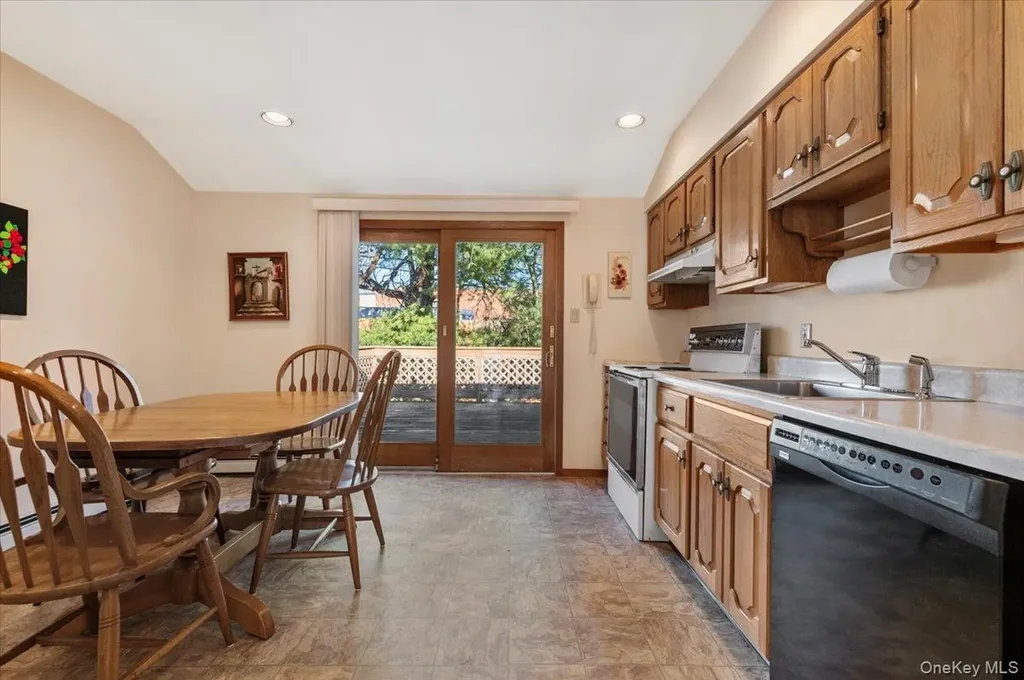 53 Beaumont Drive Plainview NY 11803