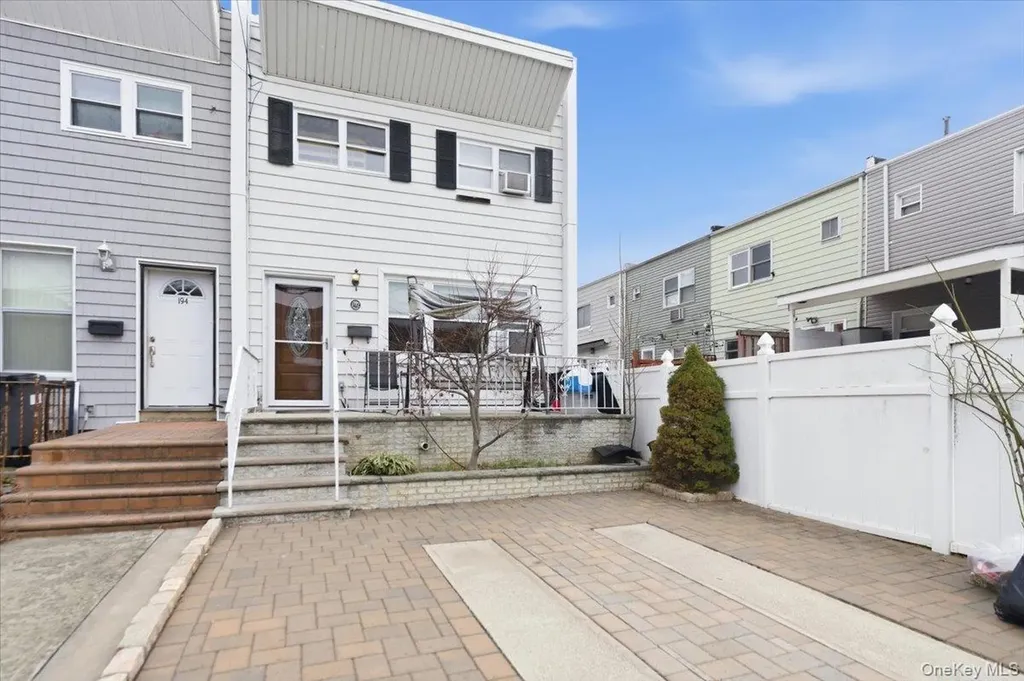192 Huntington Avenue Bronx NY 10465