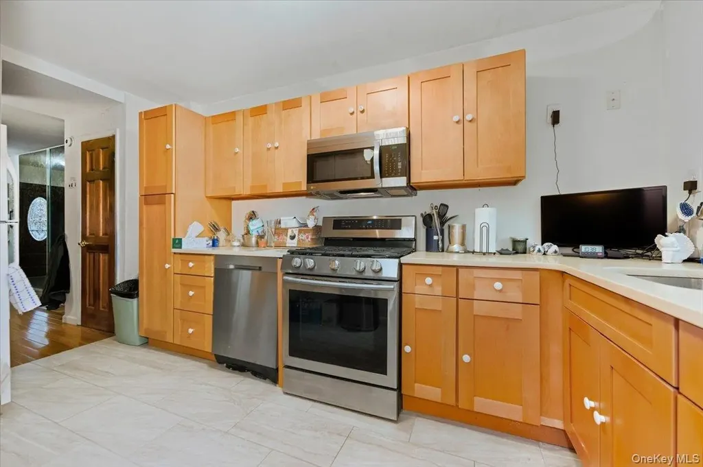 192 Huntington Avenue Bronx NY 10465
