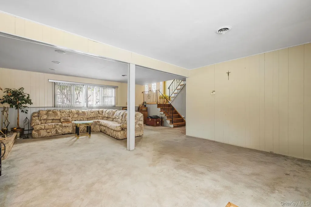 38 Haller Crescent Spring Valley NY 10977