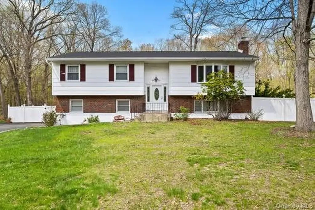 38 Haller Crescent Spring Valley NY 10977