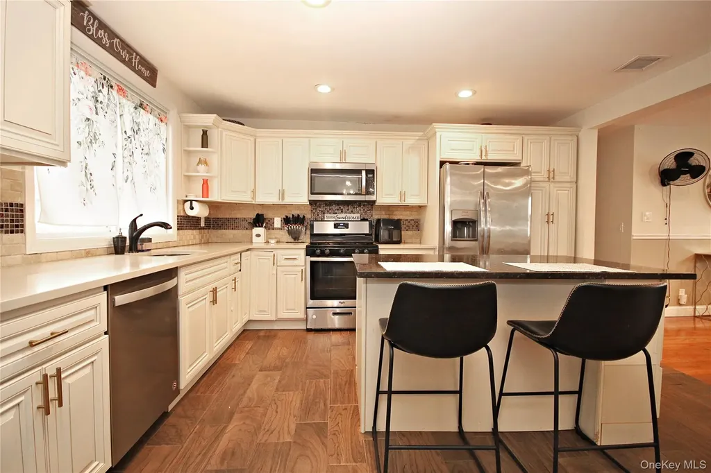 2 Vita Drive Central Islip NY 11722