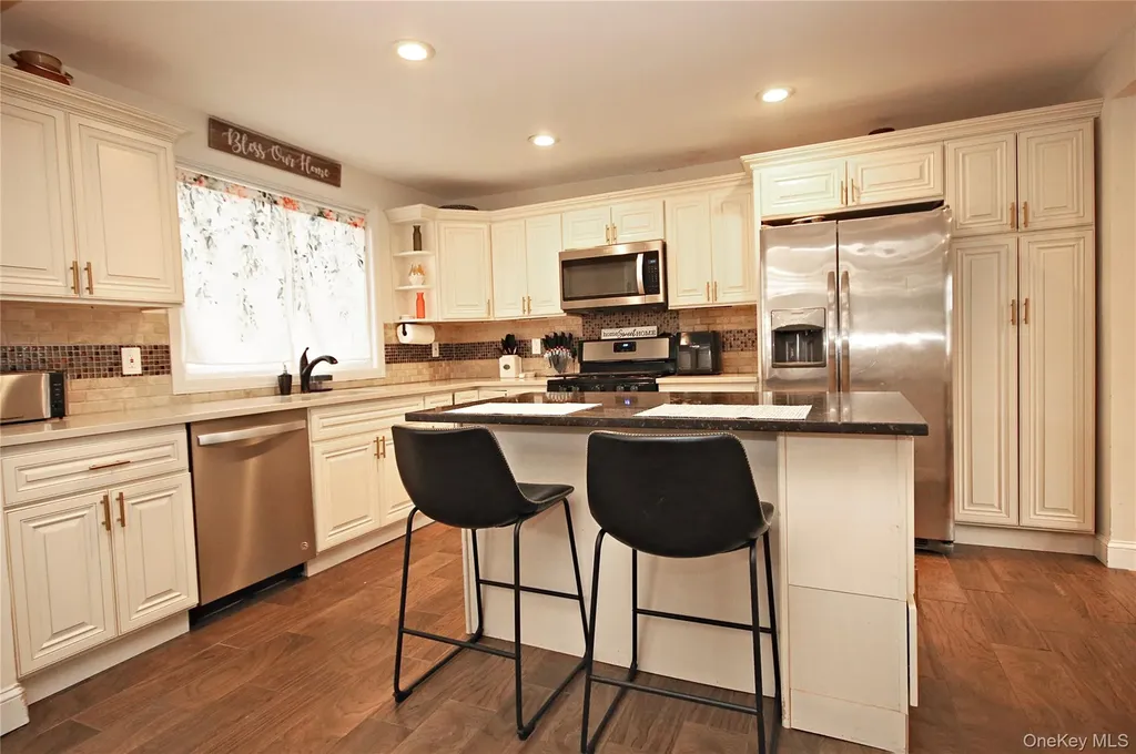 2 Vita Drive Central Islip NY 11722