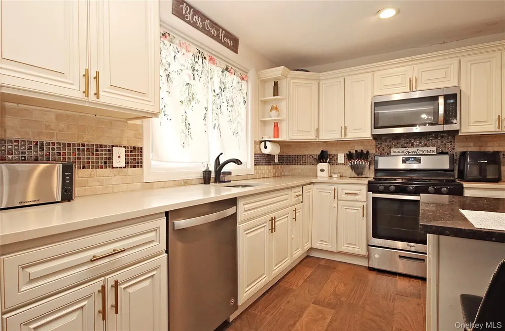 2 Vita Drive Central Islip NY 11722