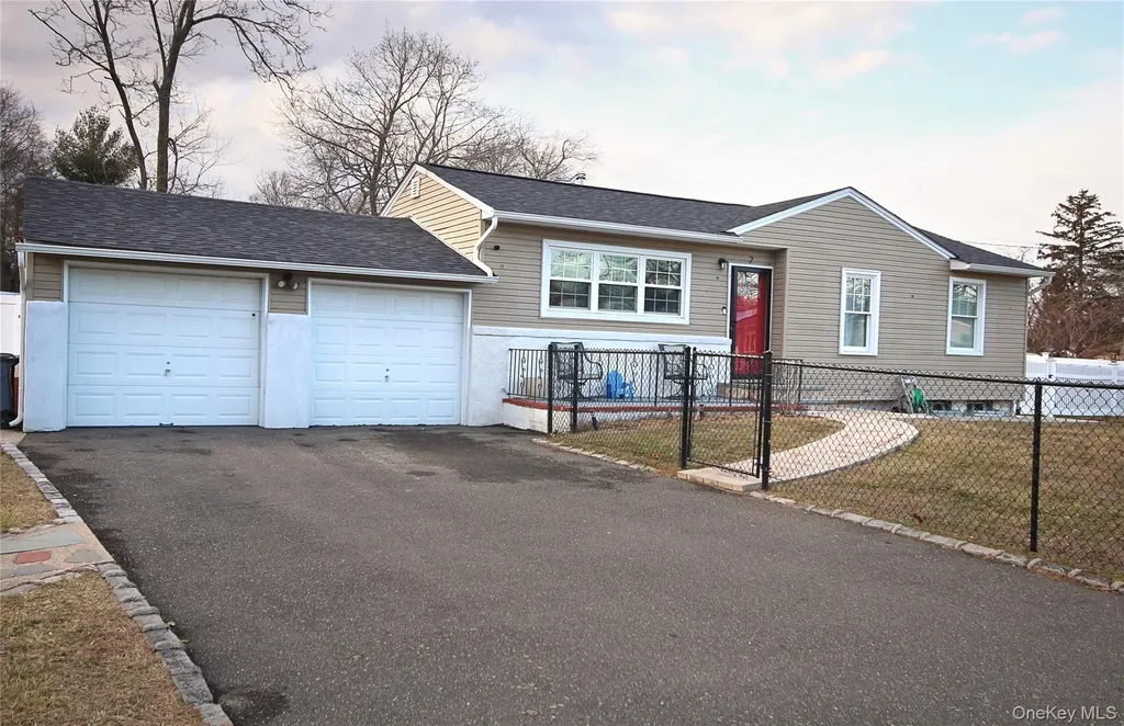 2 Vita Drive Central Islip NY 11722