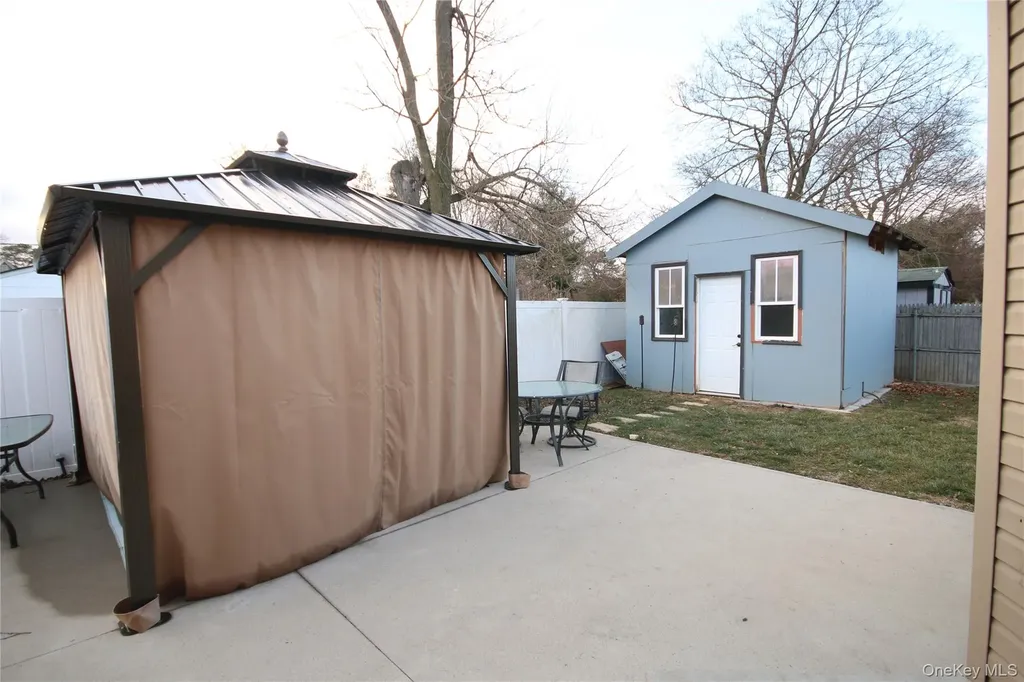 2 Vita Drive Central Islip NY 11722