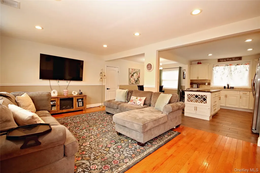 2 Vita Drive Central Islip NY 11722