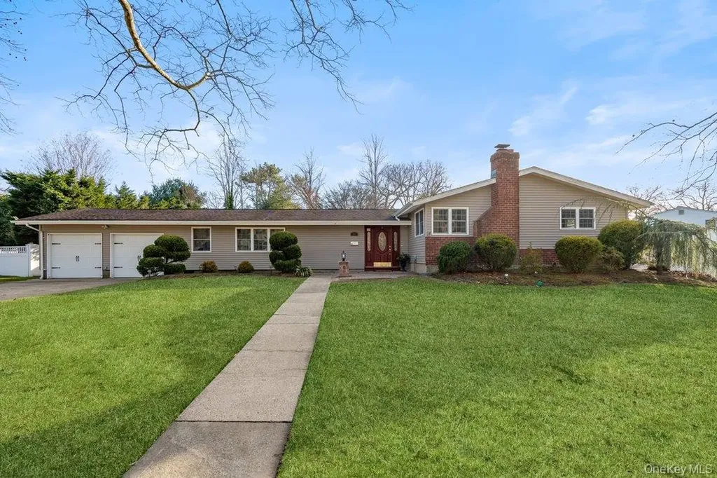 11 Cedar Crest Drive Dix Hills NY 11746