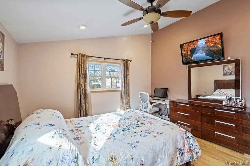 11 Cedar Crest Drive Dix Hills NY 11746