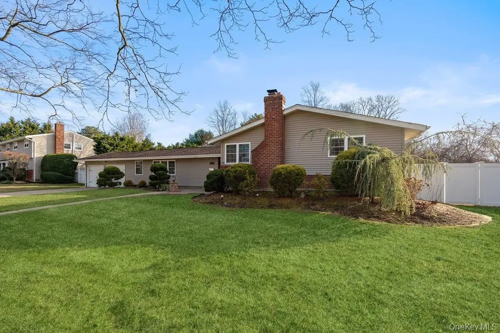 11 Cedar Crest Drive Dix Hills NY 11746