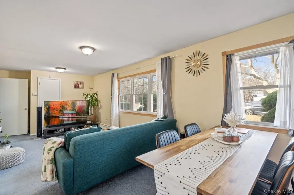 11 Cedar Crest Drive Dix Hills NY 11746