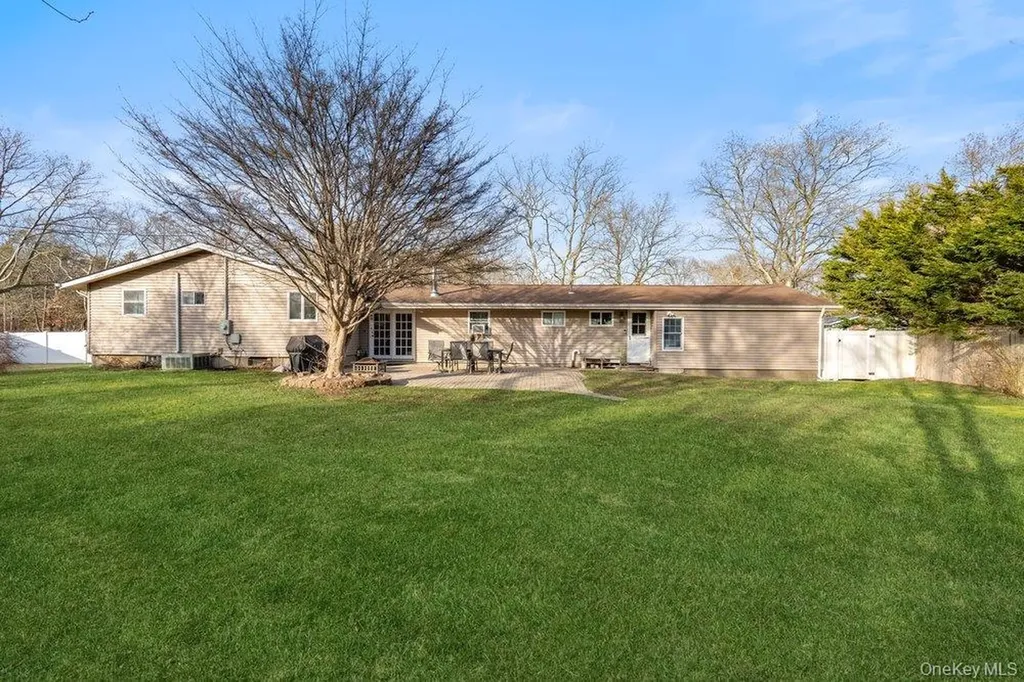 11 Cedar Crest Drive Dix Hills NY 11746