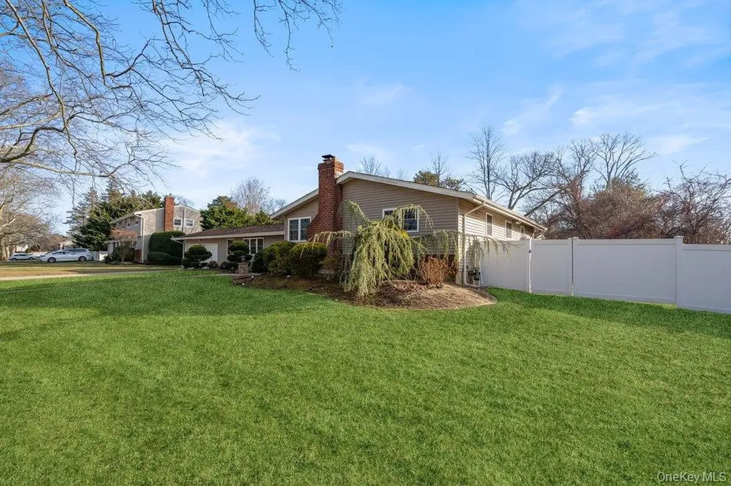11 Cedar Crest Drive Dix Hills NY 11746