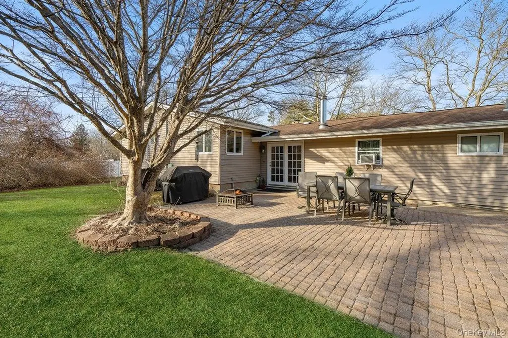 11 Cedar Crest Drive Dix Hills NY 11746