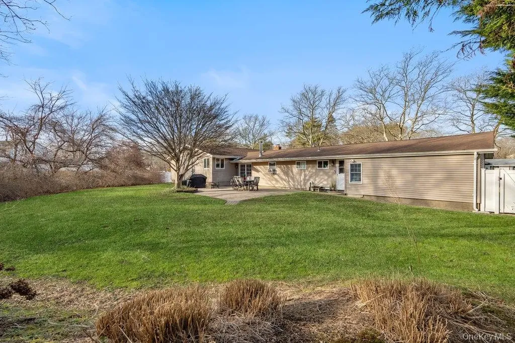 11 Cedar Crest Drive Dix Hills NY 11746