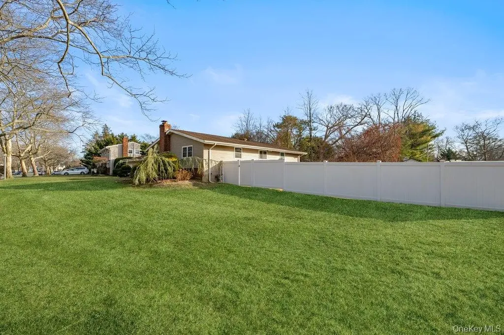 11 Cedar Crest Drive Dix Hills NY 11746