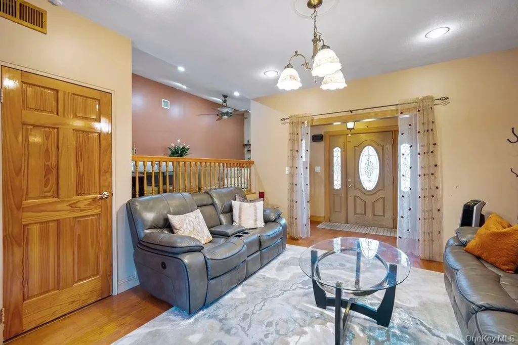 11 Cedar Crest Drive Dix Hills NY 11746