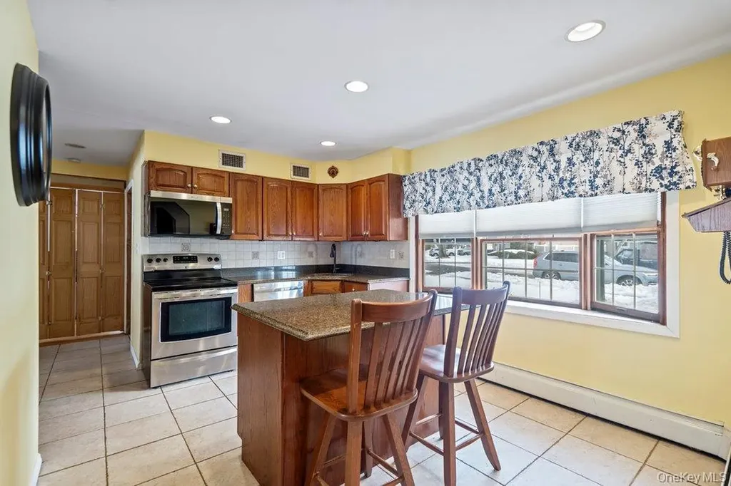 33 Skylark Lane Levittown NY 11756