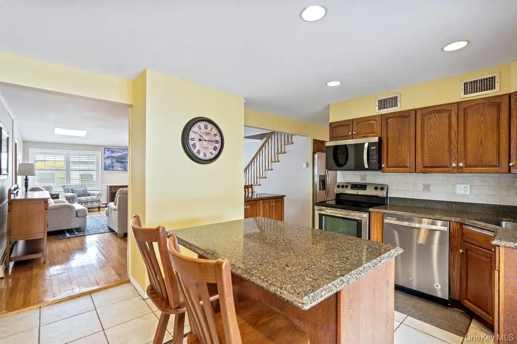 33 Skylark Lane Levittown NY 11756