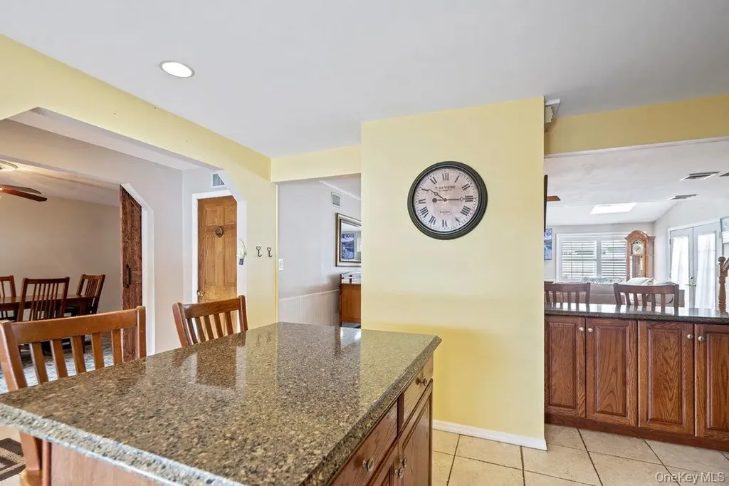 33 Skylark Lane Levittown NY 11756