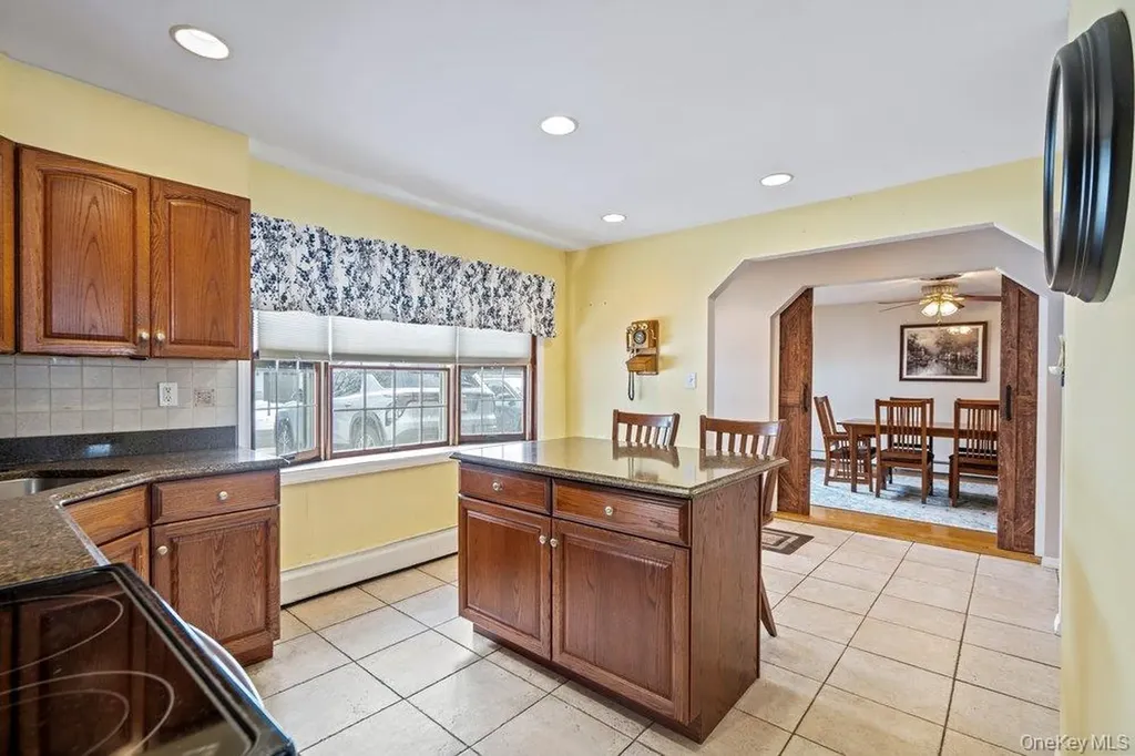 33 Skylark Lane Levittown NY 11756