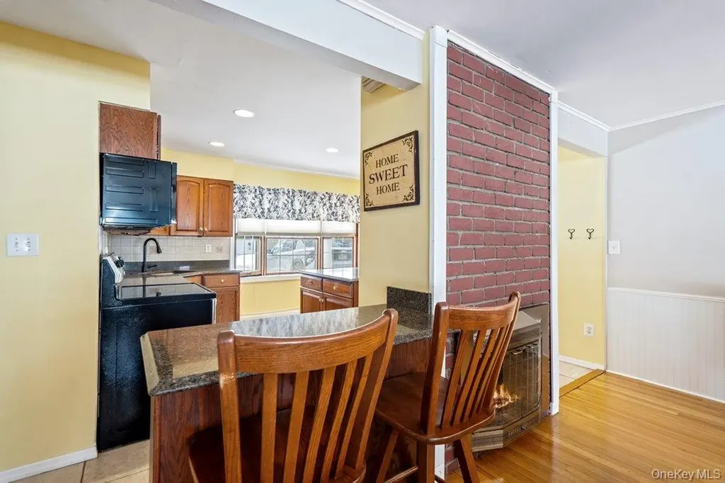 33 Skylark Lane Levittown NY 11756