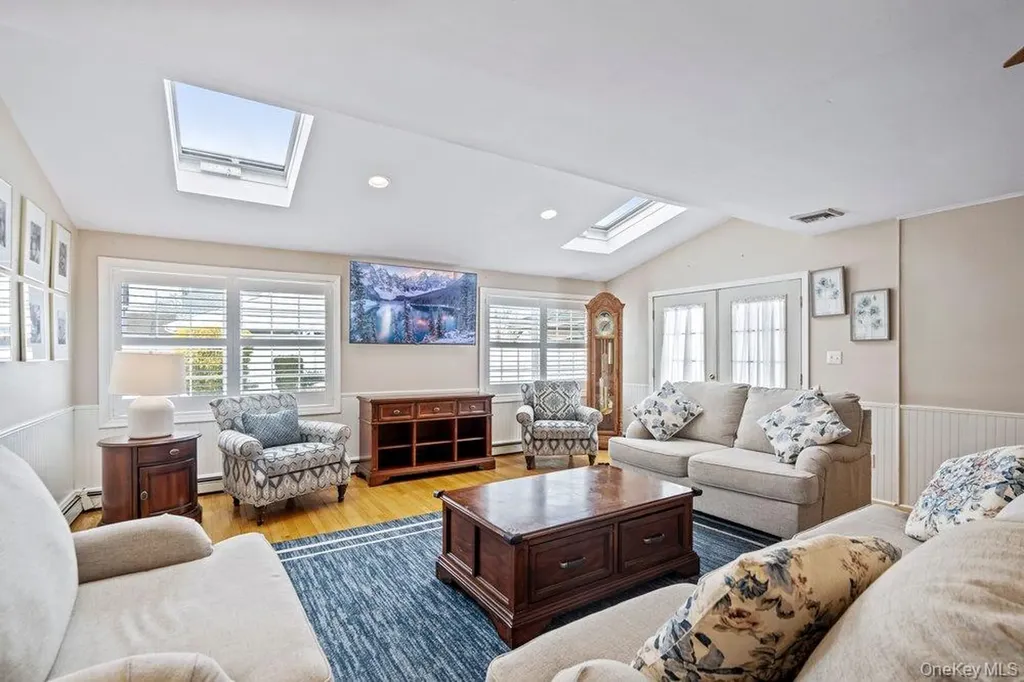 33 Skylark Lane Levittown NY 11756