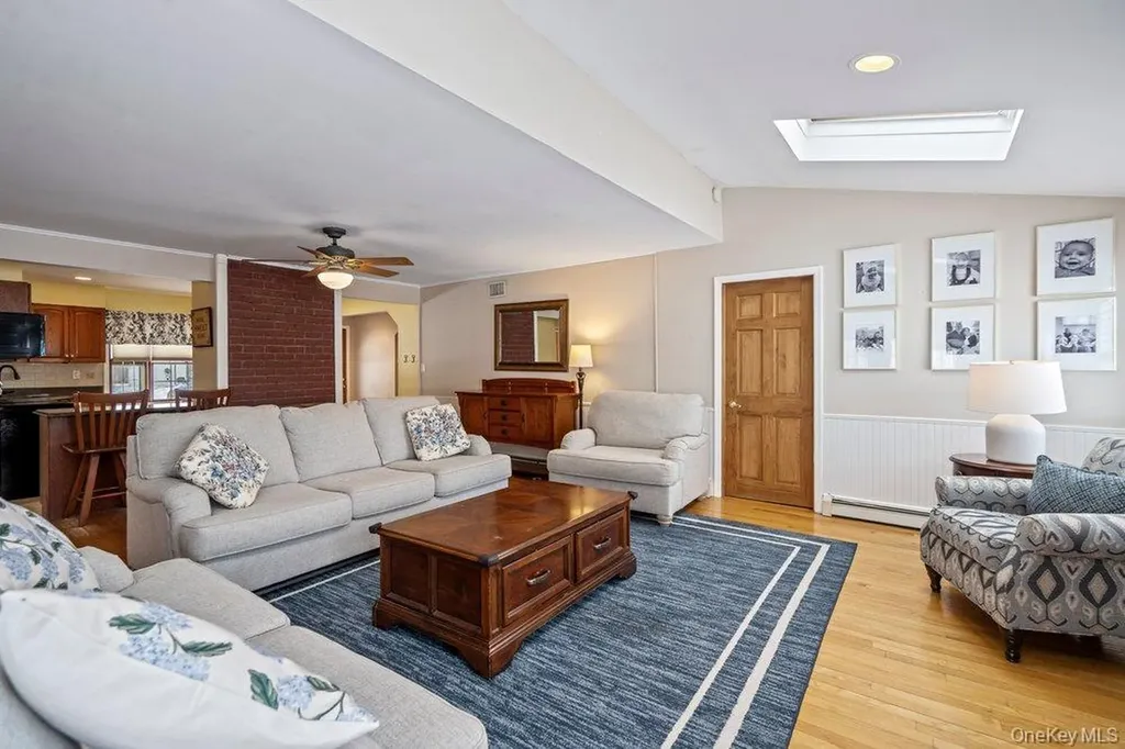 33 Skylark Lane Levittown NY 11756