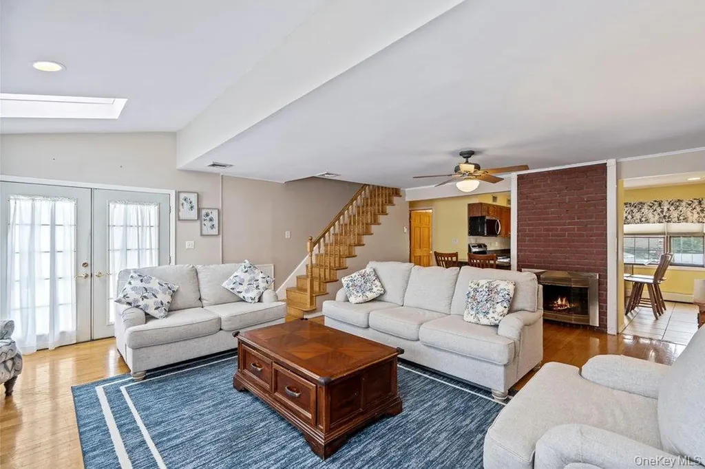 33 Skylark Lane Levittown NY 11756