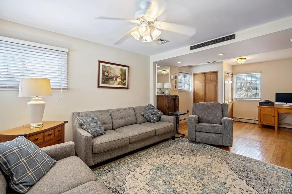 33 Skylark Lane Levittown NY 11756