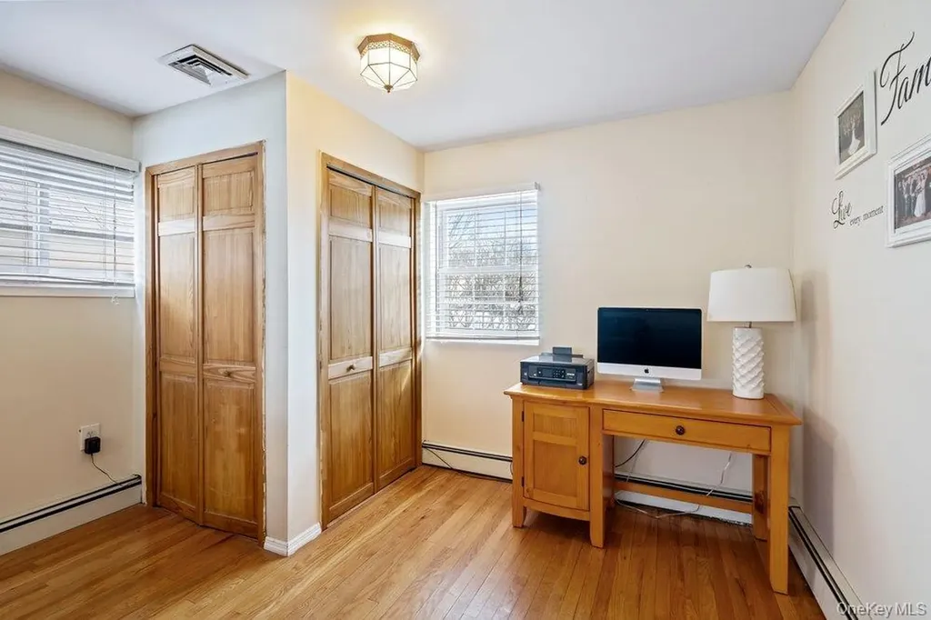 33 Skylark Lane Levittown NY 11756