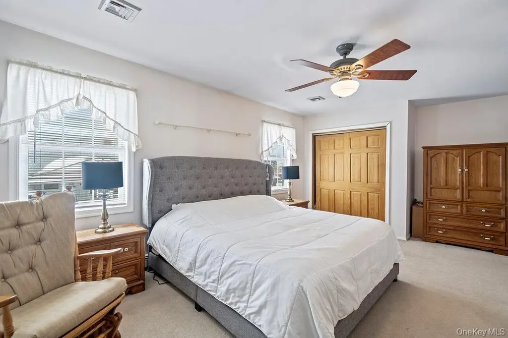 33 Skylark Lane Levittown NY 11756