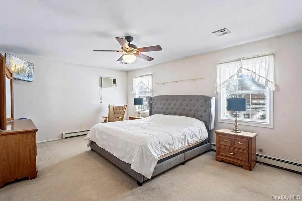33 Skylark Lane Levittown NY 11756