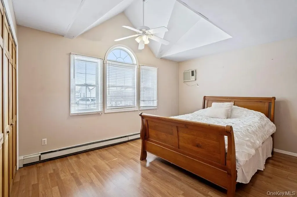 33 Skylark Lane Levittown NY 11756