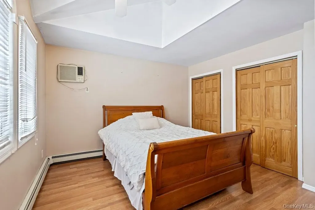 33 Skylark Lane Levittown NY 11756
