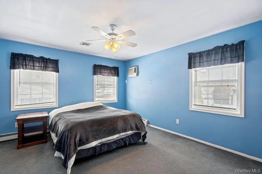 33 Skylark Lane Levittown NY 11756