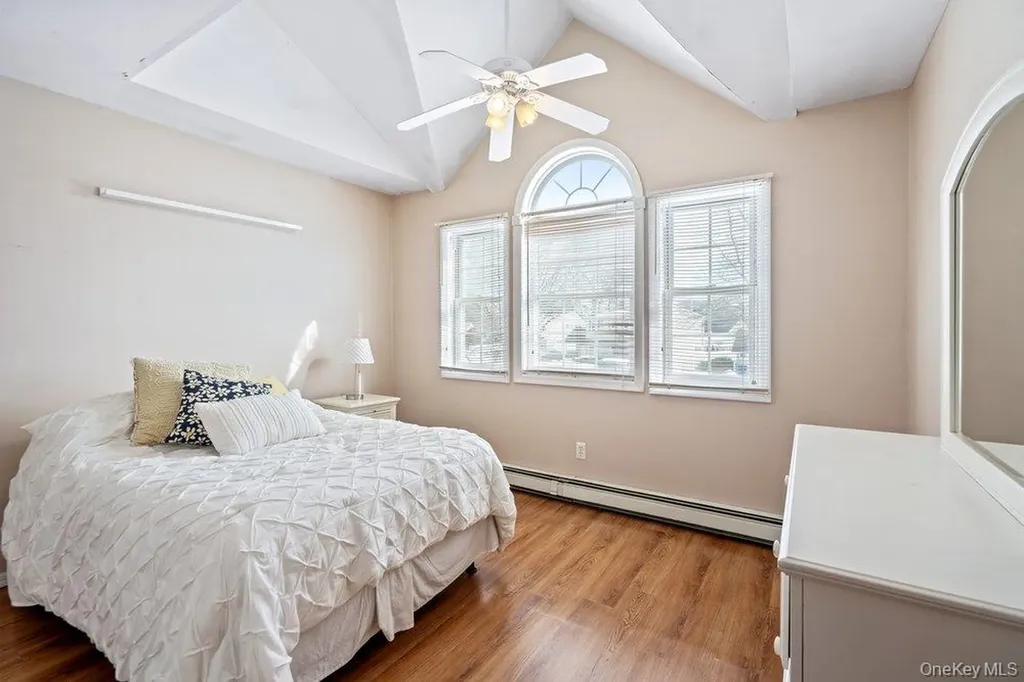 33 Skylark Lane Levittown NY 11756