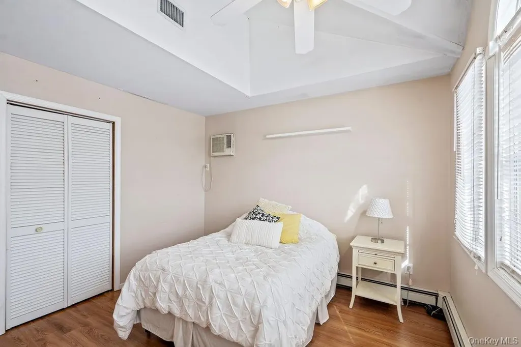 33 Skylark Lane Levittown NY 11756