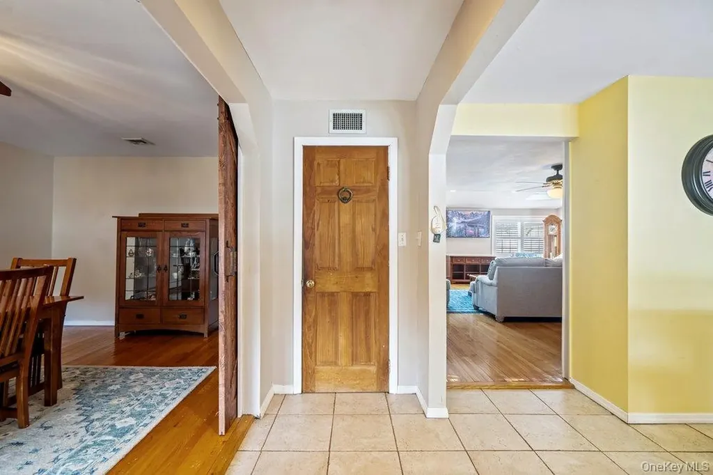 33 Skylark Lane Levittown NY 11756