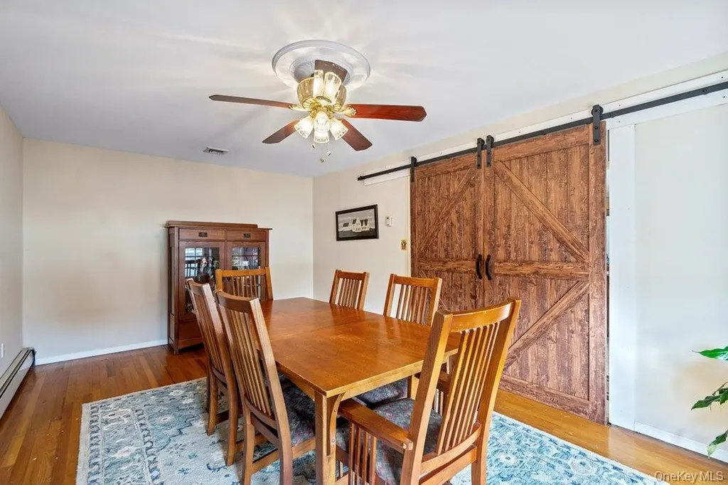 33 Skylark Lane Levittown NY 11756