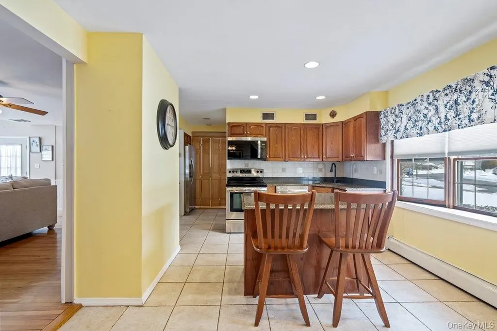 33 Skylark Lane Levittown NY 11756