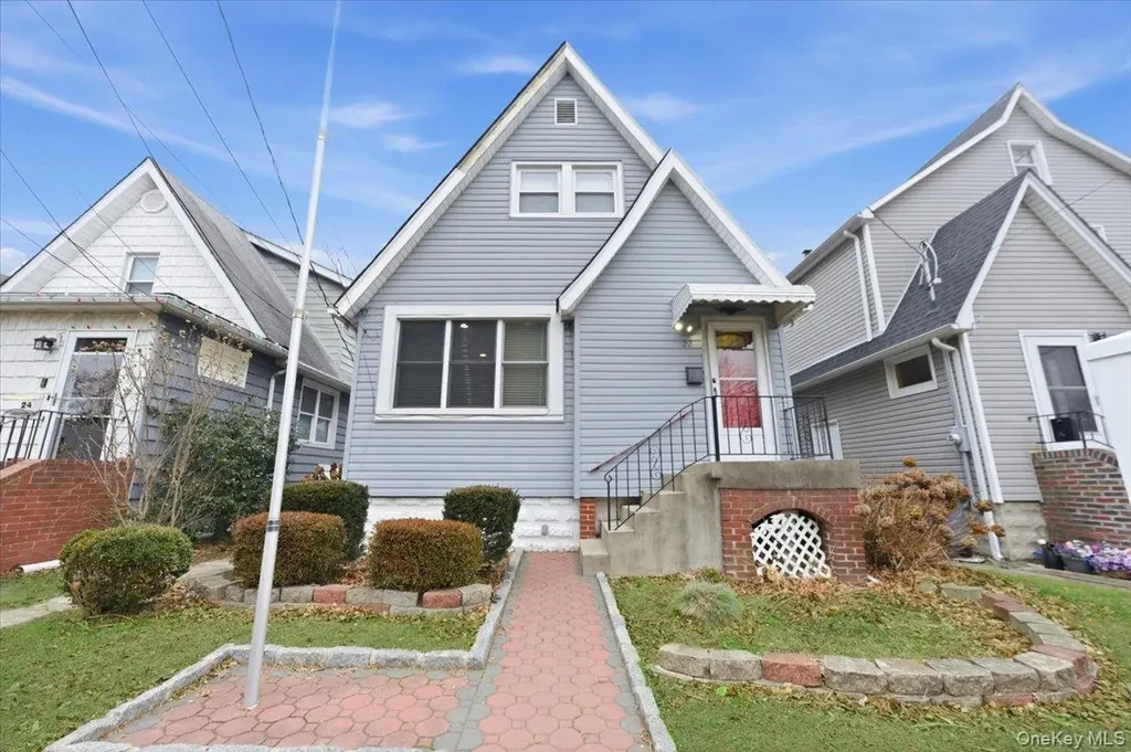 22 Sunset Trail Bronx NY 10465