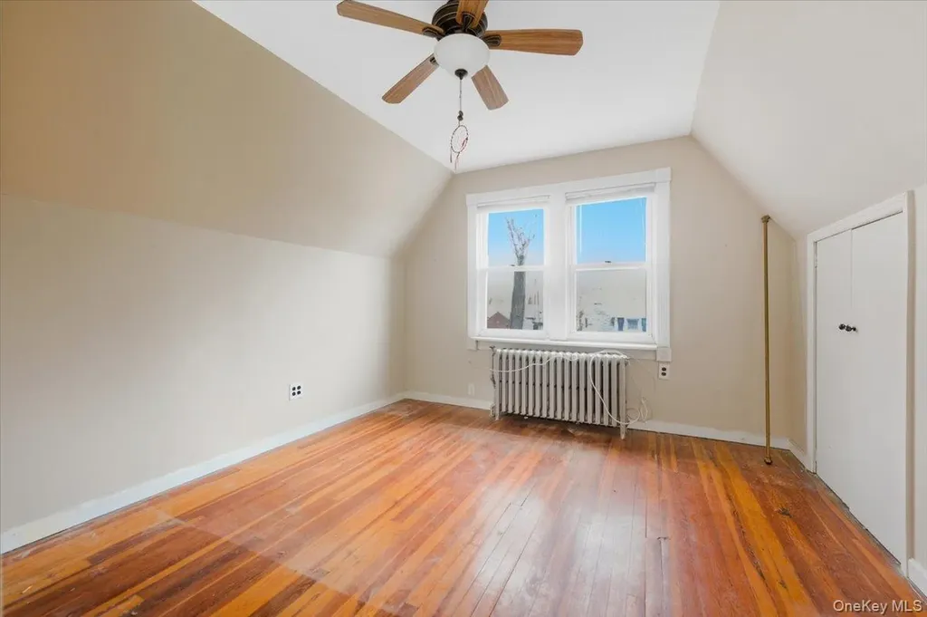 22 Sunset Trail Bronx NY 10465