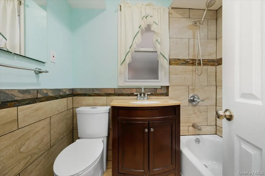 22 Sunset Trail Bronx NY 10465