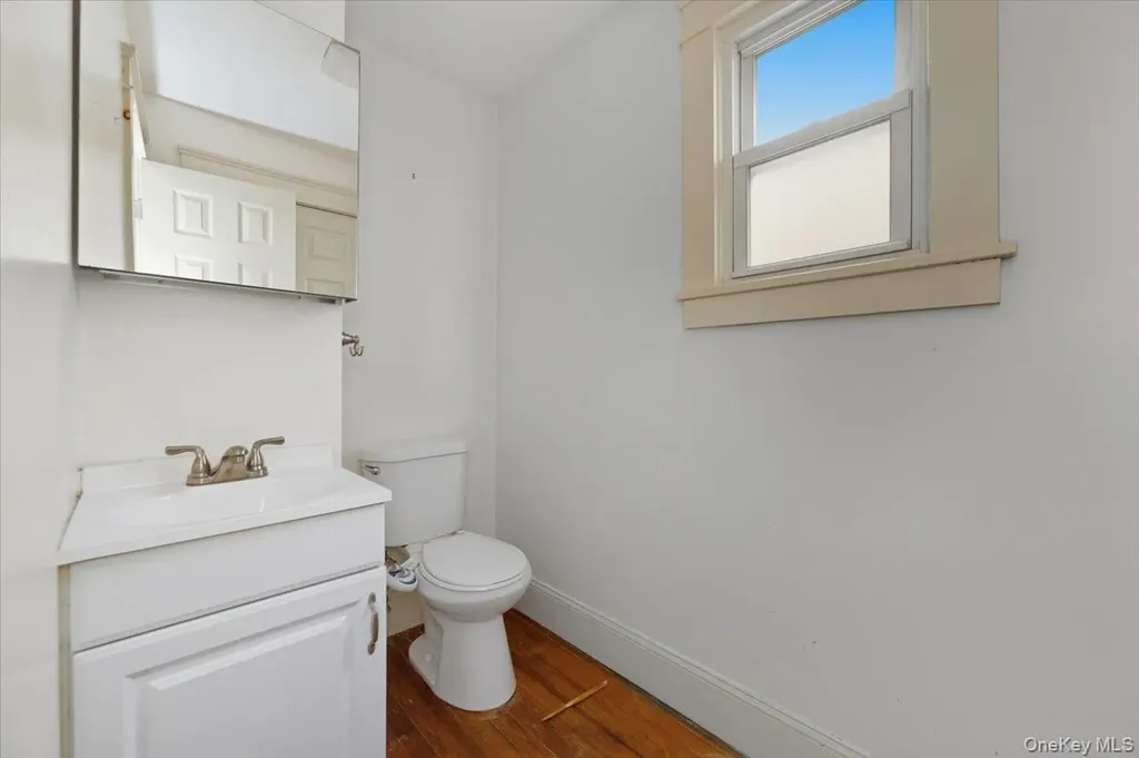 22 Sunset Trail Bronx NY 10465