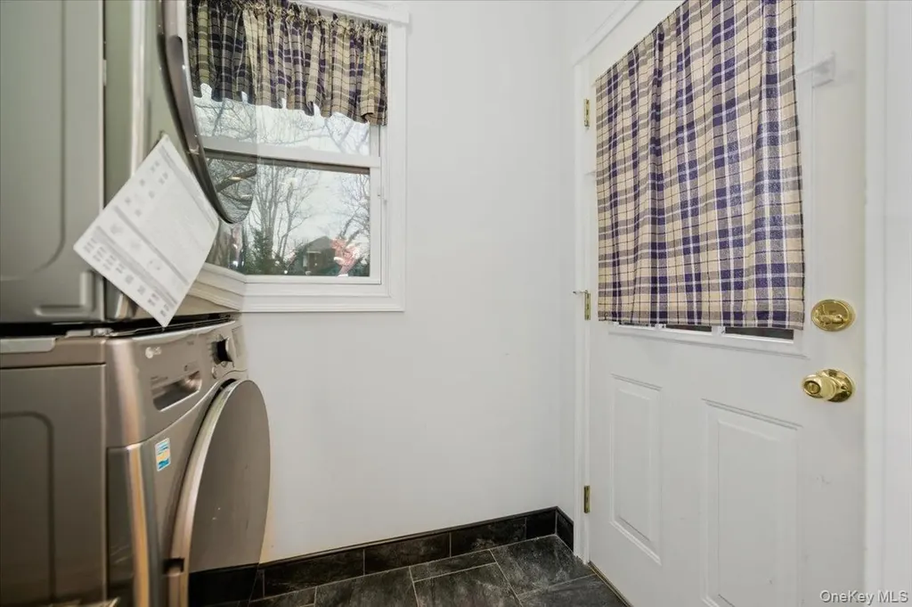 22 Sunset Trail Bronx NY 10465