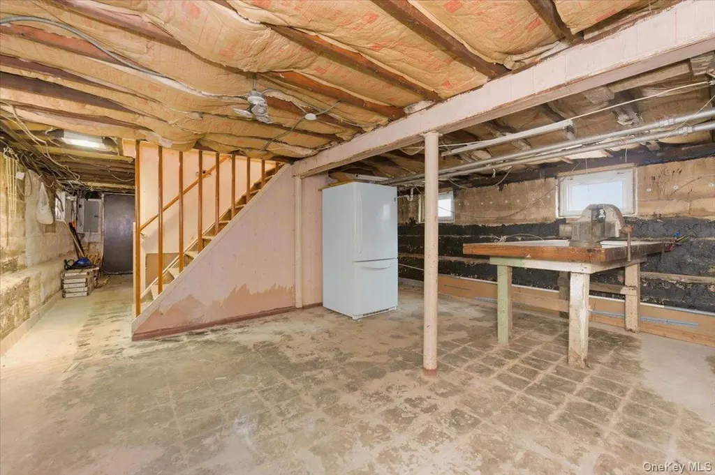 22 Sunset Trail Bronx NY 10465