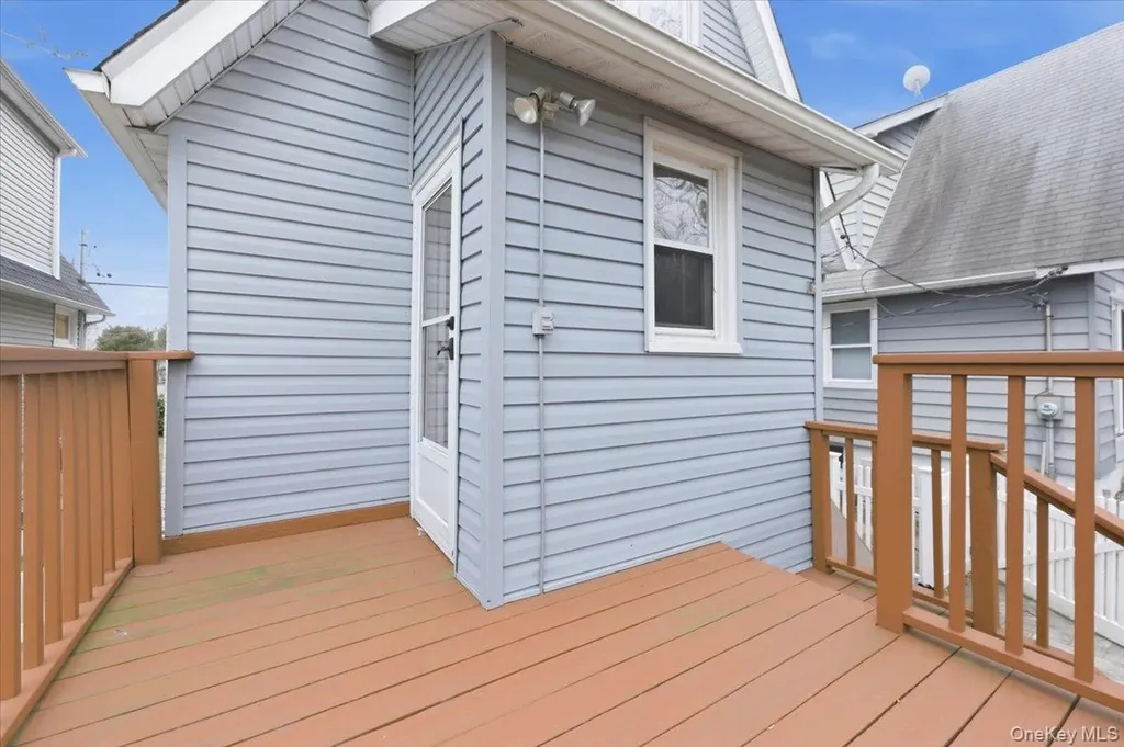 22 Sunset Trail Bronx NY 10465